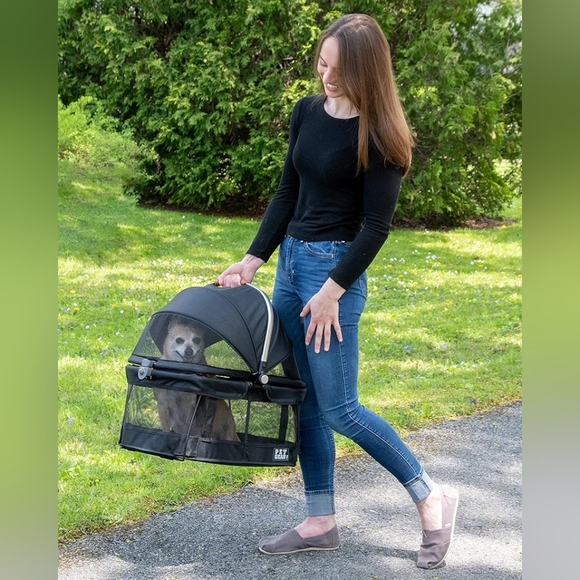 Pet Carrier & Car Seat Small Pets. NWOT Portable lightweight push button entry - Picture 7 of 7